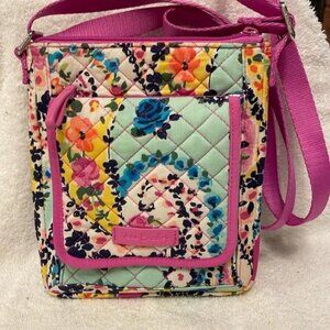 EUC Barely Used. Vera Bradley Wildfire Paisley Crossbody Bag RFID Technology